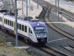 Το Intercity έμεινε από ρεύμα πριν τη Λάρισα – Καταγγελίες επιβατών