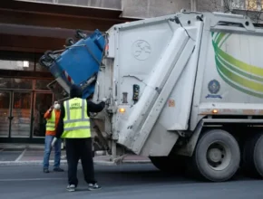 Πειραιάς: Νεκρός υπάλληλος καθαριότητας εν ώρα εργασίας – Καταγγελία για υπερεργασία από τους συναδέλφους του